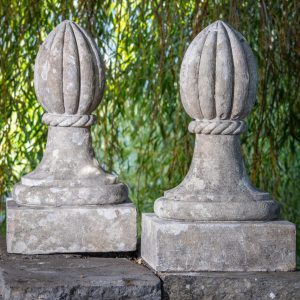 Par de Pináculos em Pedra, Séc. XIX