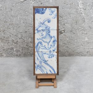 Composição figurativa feminina - século XVIII