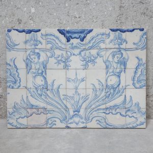 Painel com figuras femininas- séc. XVIII