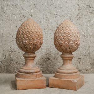 Par de Pinhas Ornamentais em Terracota – Século XIX